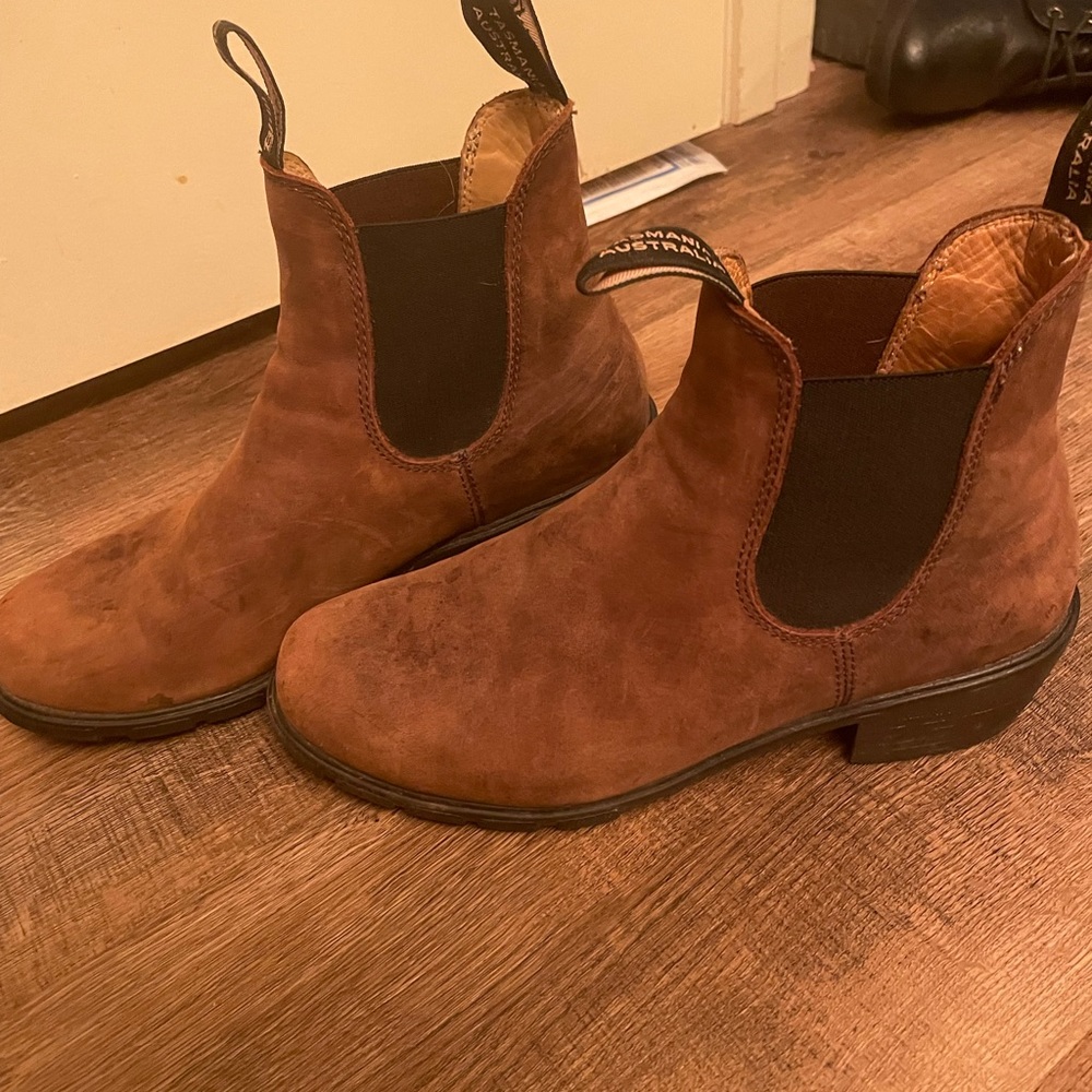 Blundstone 1677 heeled boot in rustic brown